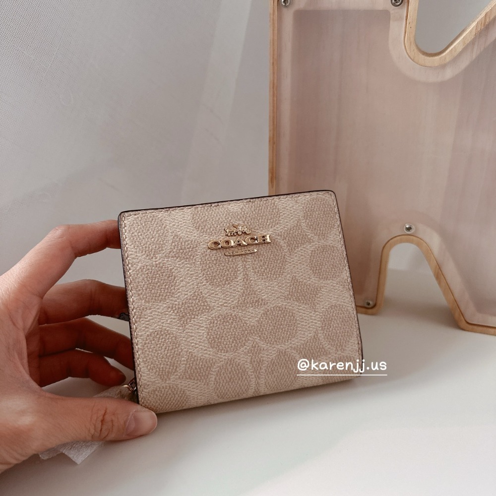 【Coach】短夾~沙粉老花（1390）