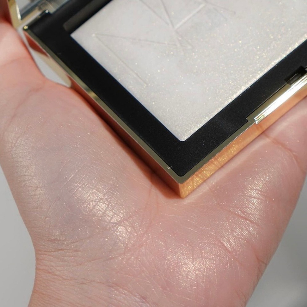 【NARS】裸光蜜粉餅 （璀璨奢金版）9.5g-細節圖5