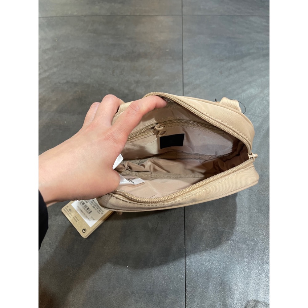 🌹斑馬團🌹Nike 小側背包/小包/百搭/輕巧/搶手貨/潮流/時尚/簡單/必備單品/JD2413046AD-001-細節圖6