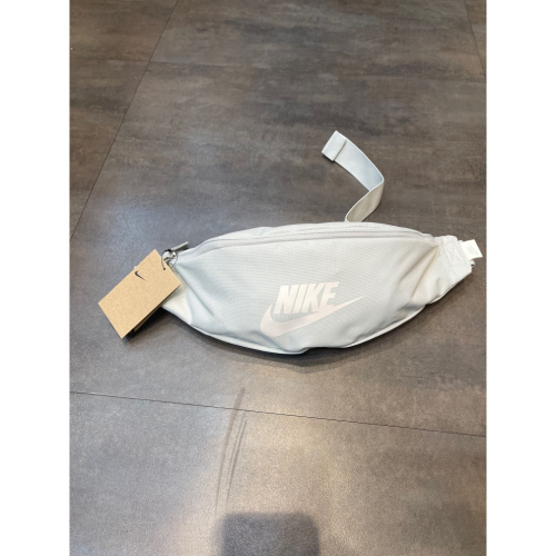 斑馬團Nike 腰包/男女通用/時尚/百搭/潮流/方便/實用/輕巧/必備單品/小包/經典/DB0490-034