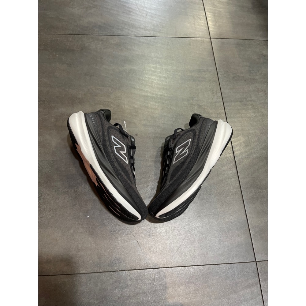 🌹斑馬團🌹Newbalance 1080慢跑鞋/男鞋/女鞋/2E/柔軟舒適/寬楦頭/無車縫/輕量/M10802FR-細節圖5