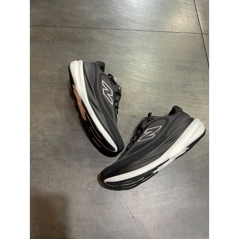 🌹斑馬團🌹Newbalance 1080慢跑鞋/男鞋/女鞋/2E/柔軟舒適/寬楦頭/無車縫/輕量/M10802FR-細節圖7