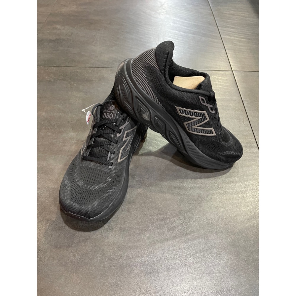 🌹斑馬團🌹Newbalance 880慢跑鞋/男鞋/2E/柔軟舒適百搭/寬楦頭/無車縫/輕量/時尚/M880K15-細節圖4