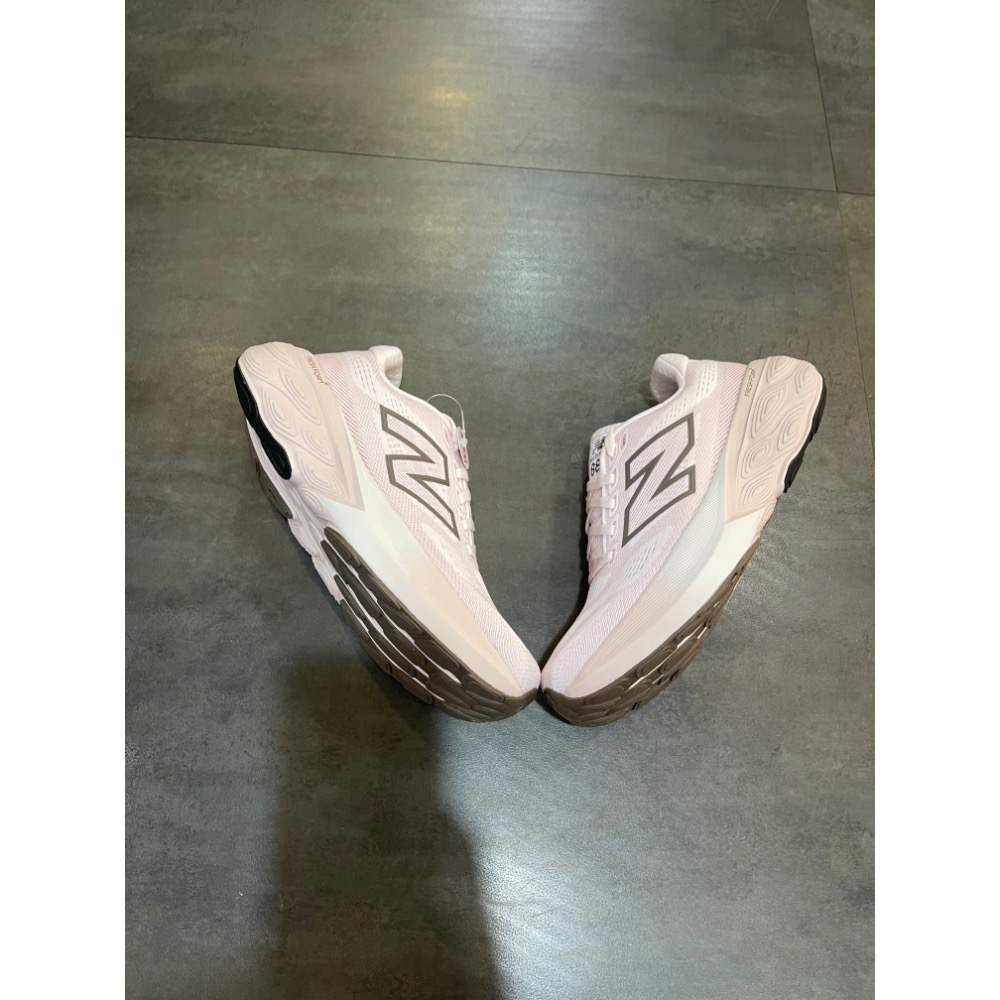 🌹斑馬團🌹Newbalance 880慢跑鞋/女鞋/柔軟/舒適/經典/百搭/寬楦/輕量/無車縫/W8804I9-細節圖6