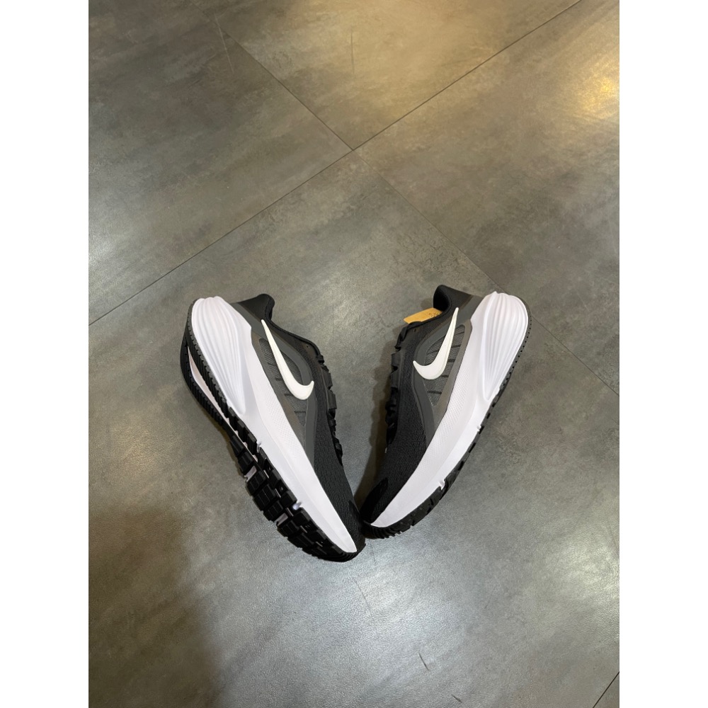 🌹斑馬團🌹Nike 慢跑鞋/男鞋/US13/13號/百搭/柔軟/舒適/輕量/透氣/彈性/IB1895-103-細節圖4