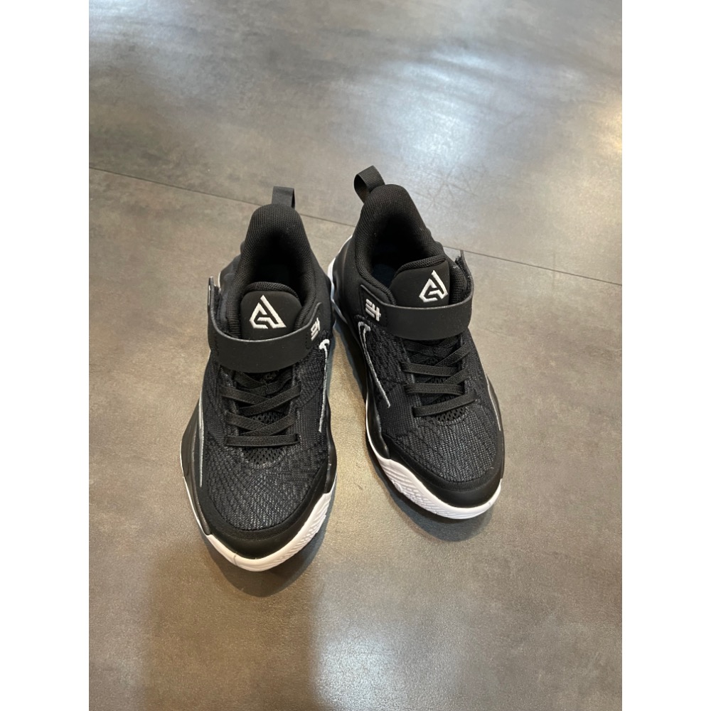 🌹斑馬團🌹Nike Freak 籃球鞋/中童鞋/GIANNIS/字母哥/Freak/耐磨/IH7665-004-細節圖2