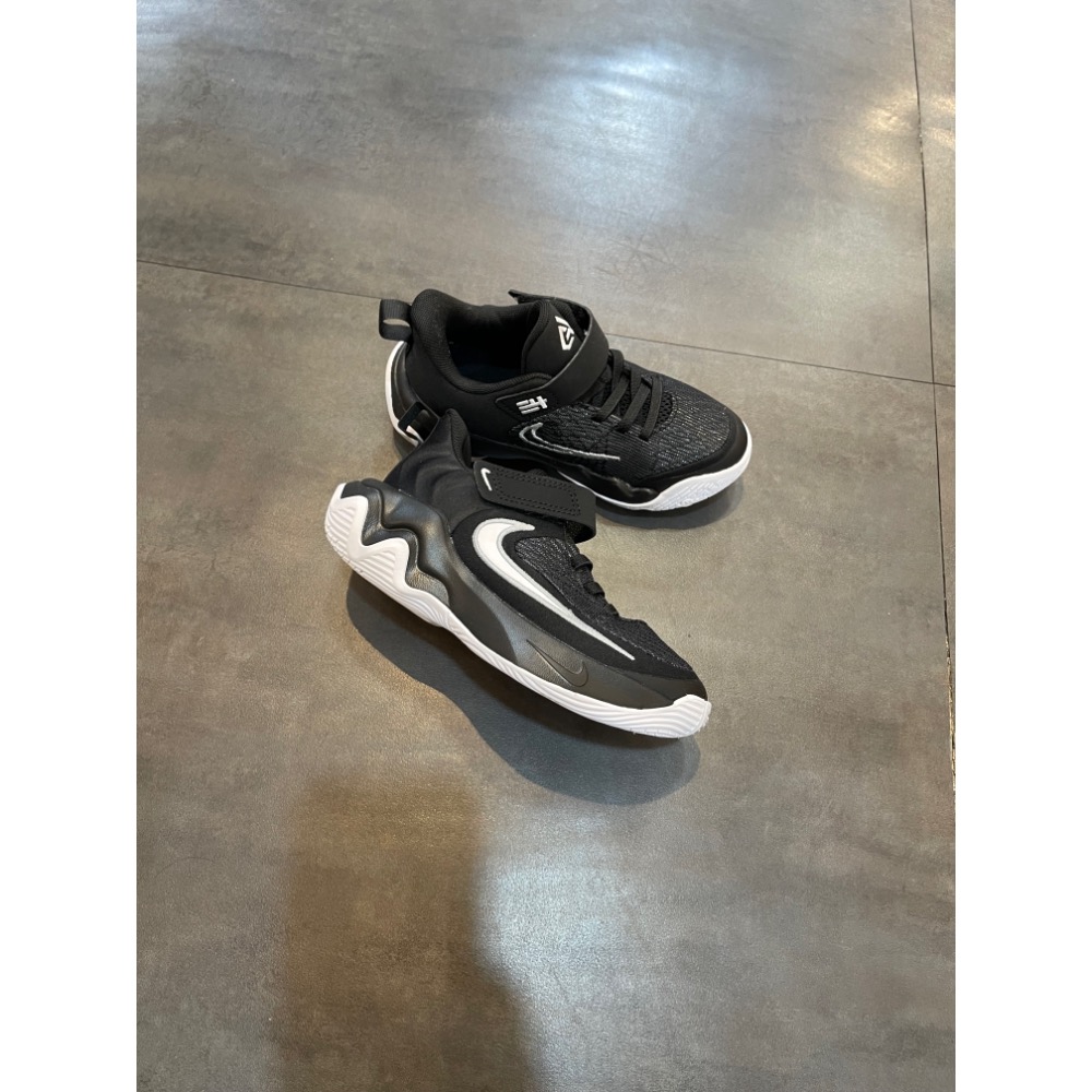 🌹斑馬團🌹Nike Freak 籃球鞋/中童鞋/GIANNIS/字母哥/Freak/耐磨/IH7665-004-細節圖3