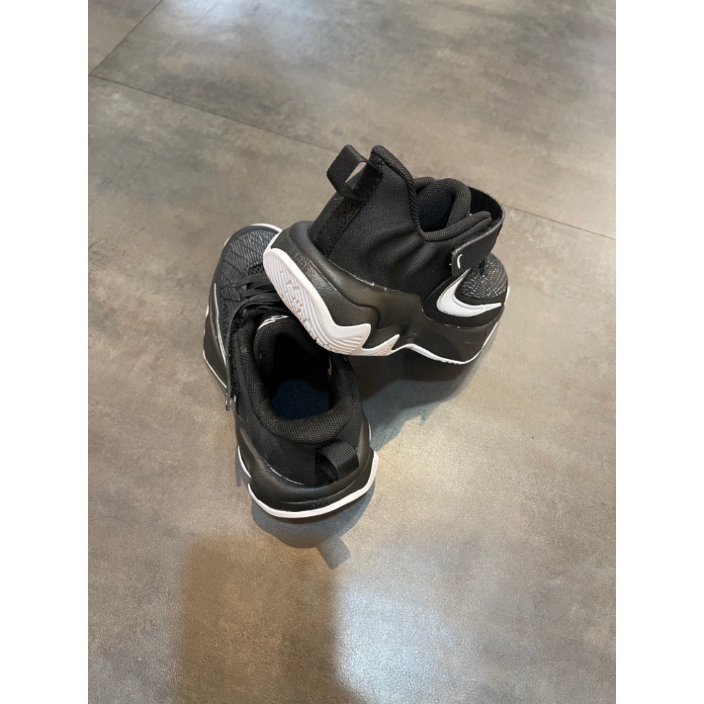 🌹斑馬團🌹Nike Freak 籃球鞋/中童鞋/GIANNIS/字母哥/Freak/耐磨/IH7665-004-細節圖7