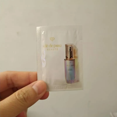 【全新買就送小禮】肌膚之鑰 Cle de peau Beauté 精萃光采激光晶露 0.5ml 隨身包 便宜賣