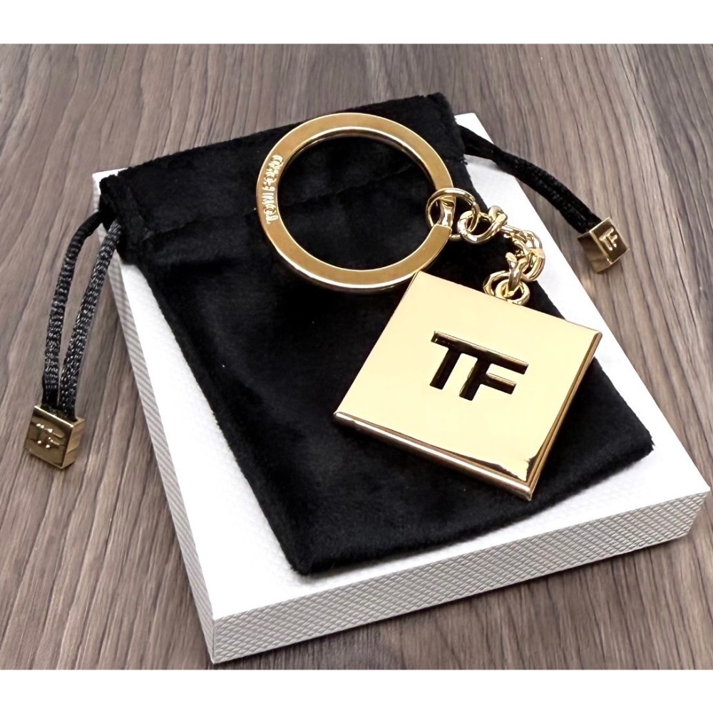 限量 TF Tom Ford 湯姆福特 限量 金 方牌 鑰匙圈 吊飾 原廠正貨商品-細節圖2