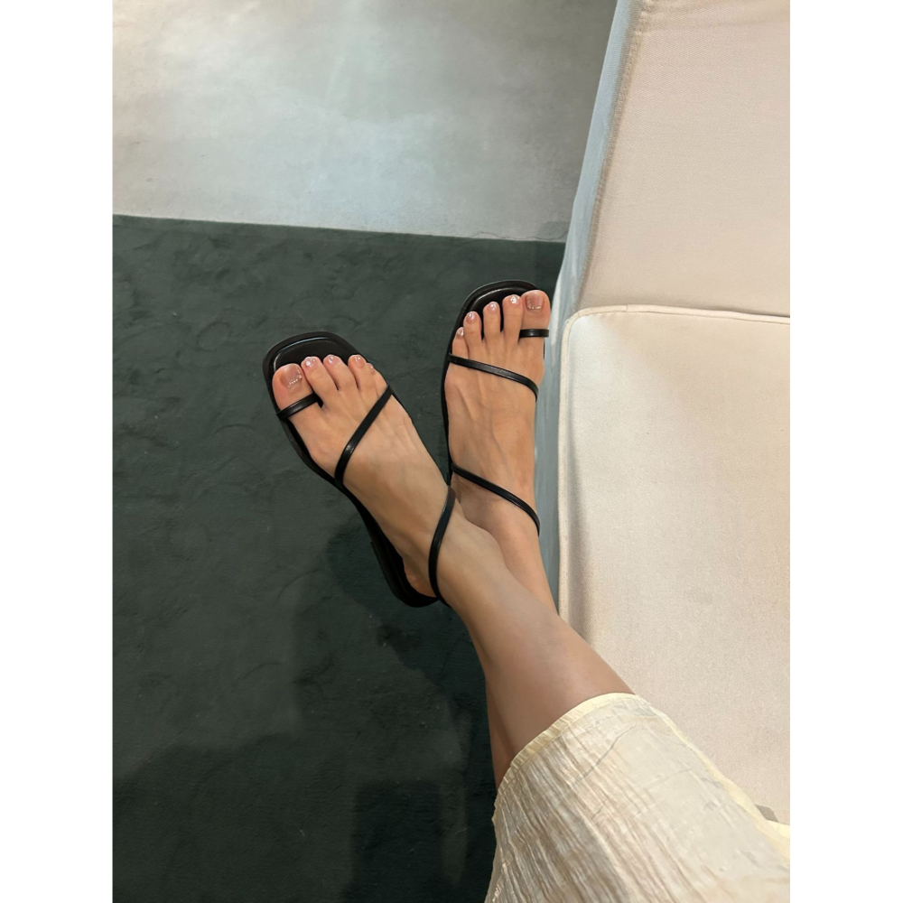 不動聲色的散發出高級感⚑⚑933-6新款夏季細帶百搭平底涼鞋 羅馬涼鞋 海島度假拖鞋 細帶涼鞋 韓國涼拖鞋-細節圖5