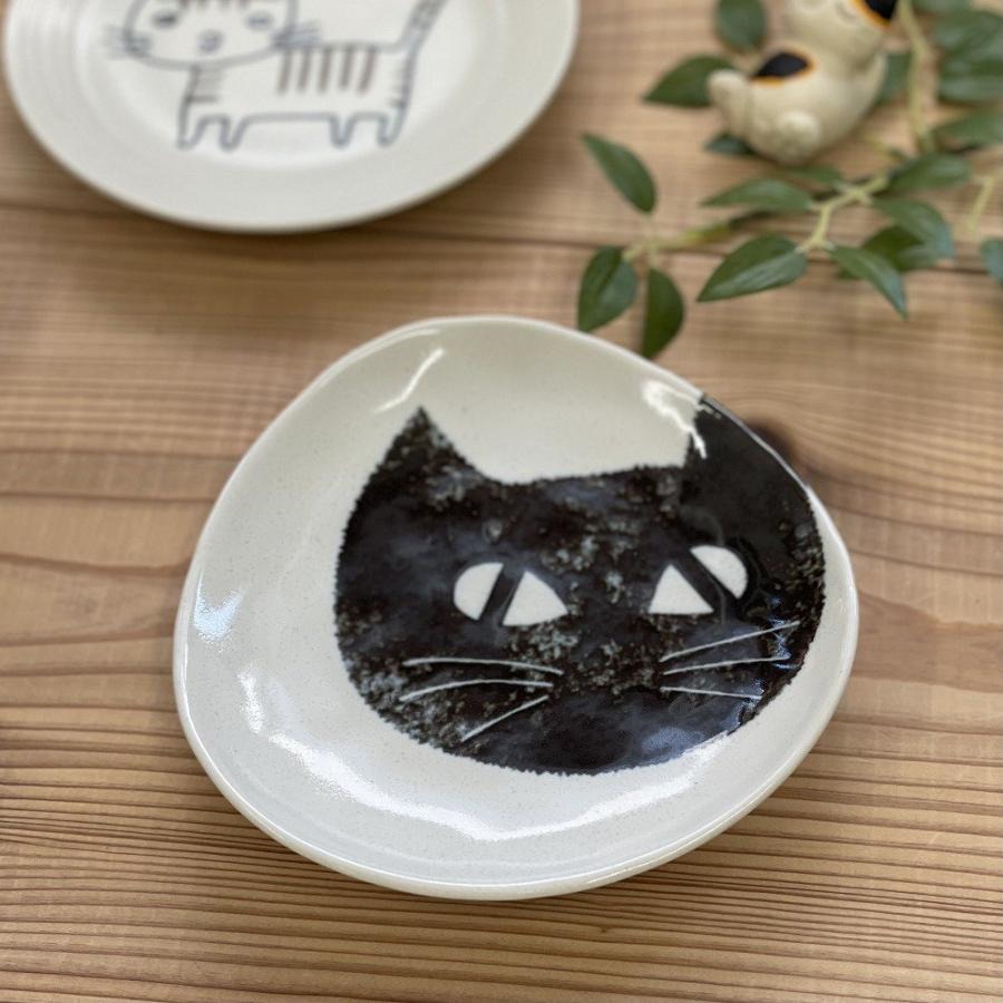 日本製 美濃燒 貓咪三角餐盤 13.7cm 貓丸餐具 甜點盤 小菜盤 貓奴必備＊恩恩選物＊-細節圖2