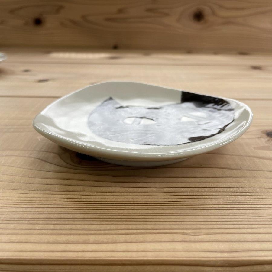 日本製 美濃燒 貓咪三角餐盤 13.7cm 貓丸餐具 甜點盤 小菜盤 貓奴必備＊恩恩選物＊-細節圖4
