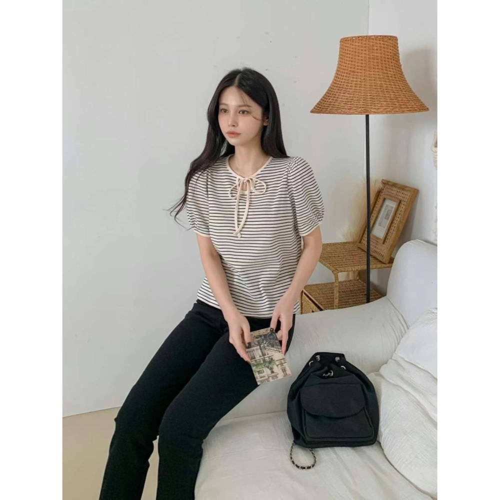 正韓泡泡袖綁帶條紋造型上衣-細節圖4