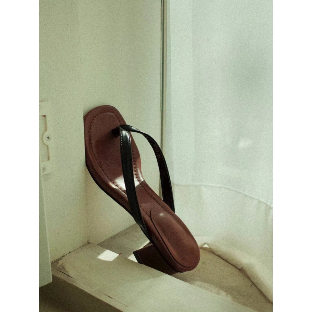 韓國女裝女鞋 Hobbies 夾腳粗中跟拖鞋-細節圖3