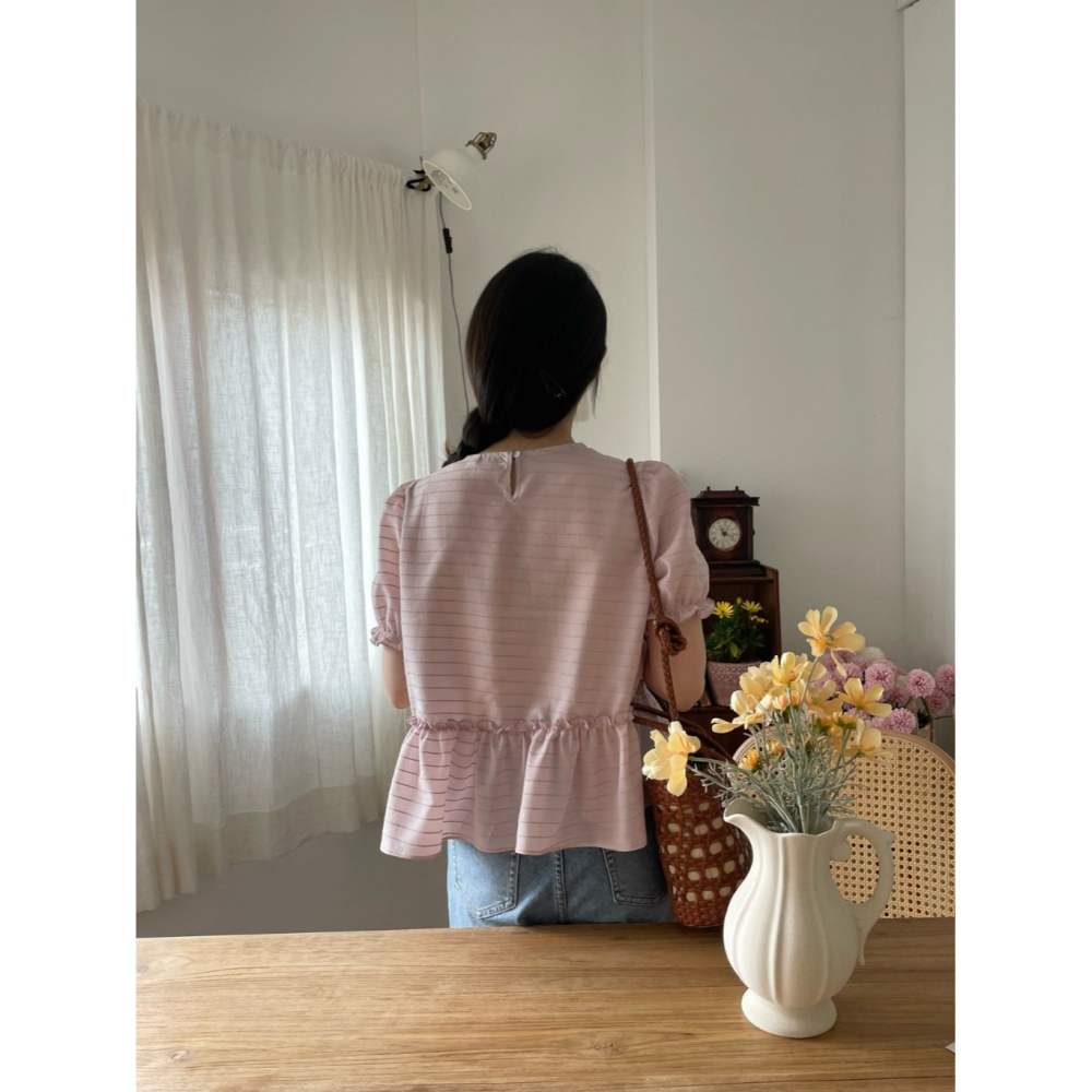 韓國女裝 Jne 優雅荷葉邊圓領短袖襯衫型上衣-細節圖4