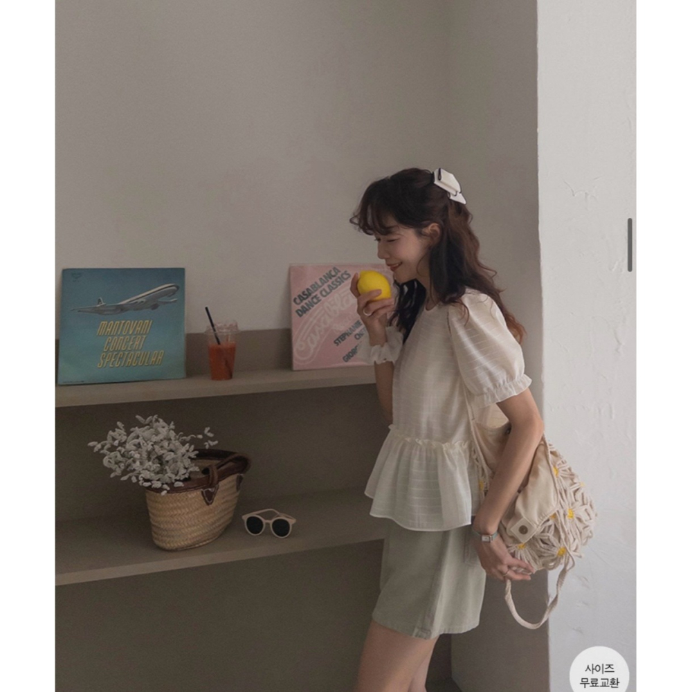 韓國女裝 Jne 優雅荷葉邊圓領短袖襯衫型上衣-細節圖8