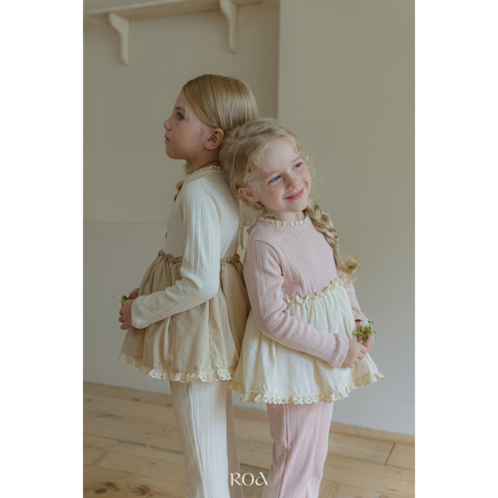 正韓童裝 Roa 花邊柔色打摺洋裝款上衣-細節圖3