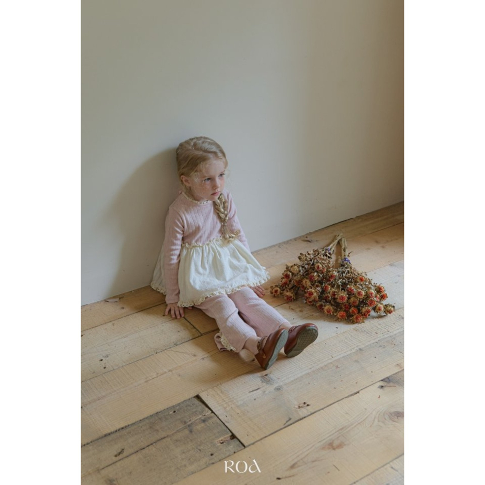 正韓童裝 Roa 花邊柔色打摺洋裝款上衣-細節圖5