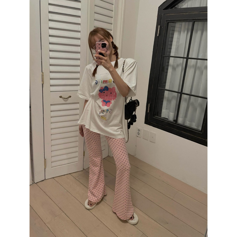 韓國女裝 Mienne 凱蒂塗鴨風長版上衣-細節圖5