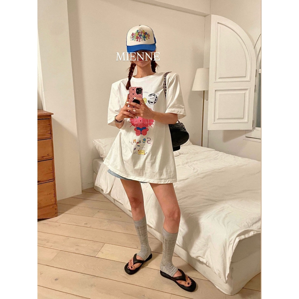 韓國女裝 Mienne 凱蒂塗鴨風長版上衣-細節圖7