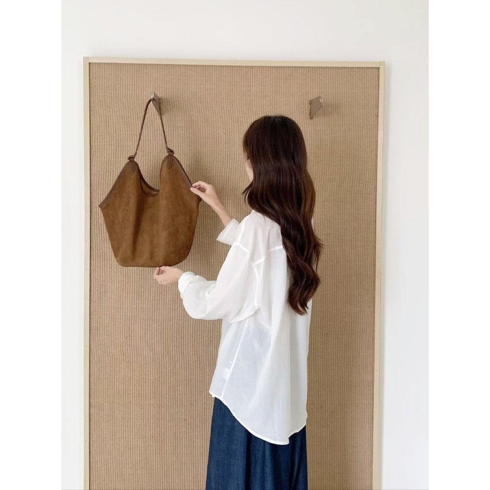 韓國  Alte 慵懶絲絨面 拖特單肩包-細節圖5