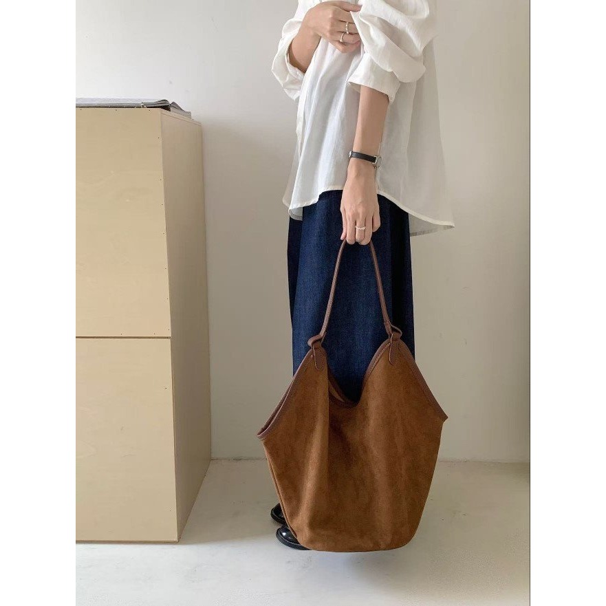 韓國  Alte 慵懶絲絨面 拖特單肩包-細節圖7