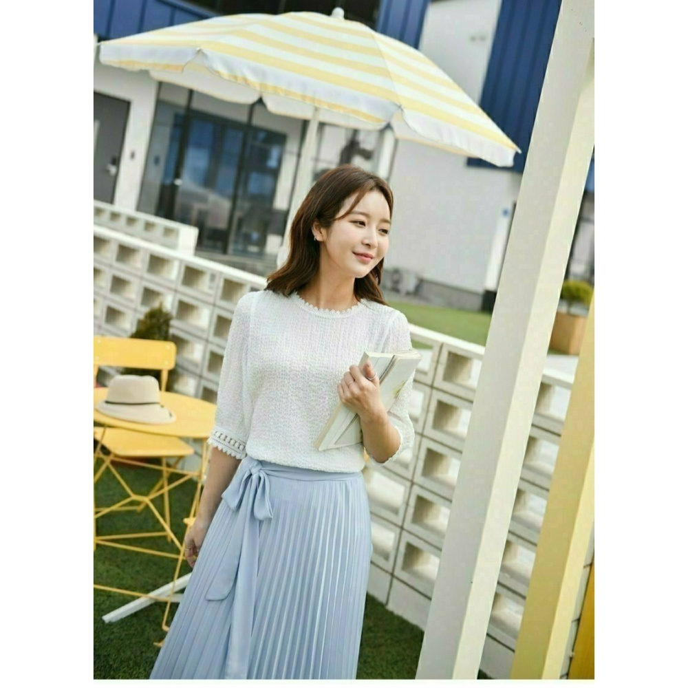 韓國女裝 Olivia 甜美蕾丝邊凹凸纹理七初袖上衣-細節圖2