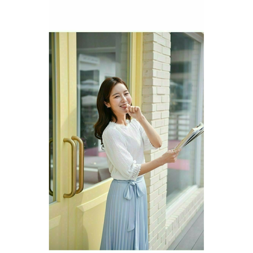 韓國女裝 Olivia 甜美蕾丝邊凹凸纹理七初袖上衣-細節圖3