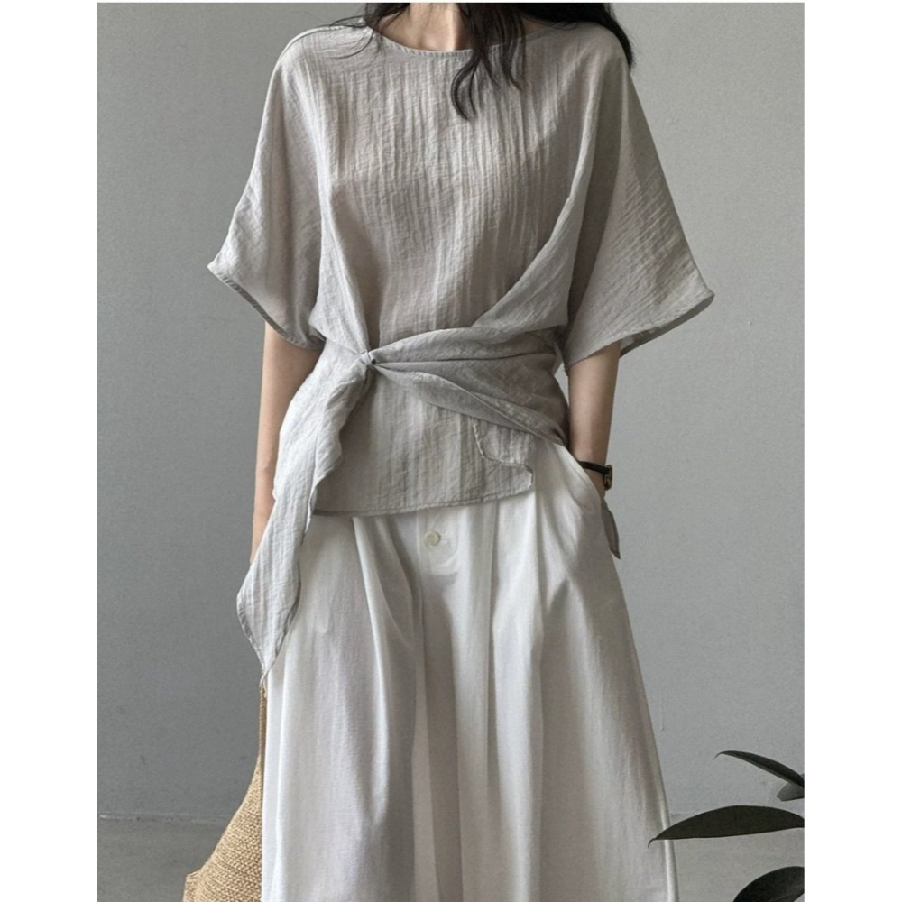 韓國女裝 Girlpowder 側斜鈕結帶無領抓皺襯衫-細節圖5