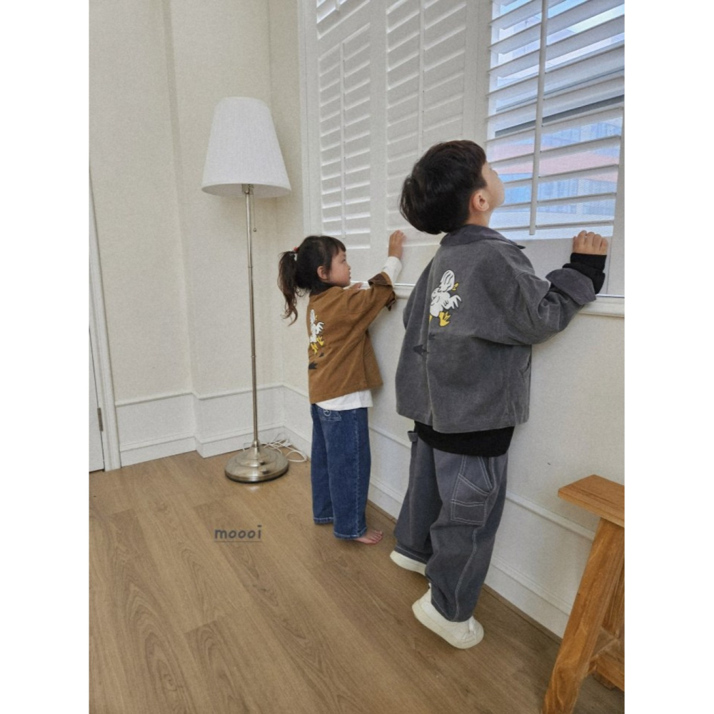 正韓童裝 MOOOISTORE 鴨鴨頹廢感夾克外套-細節圖2