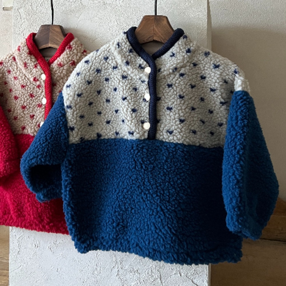 正韓童裝 THE LALA 小愛心毛絨保暖上衣-細節圖2