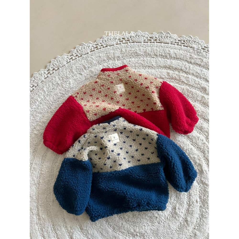 正韓童裝 THE LALA 小愛心毛絨保暖上衣-細節圖4