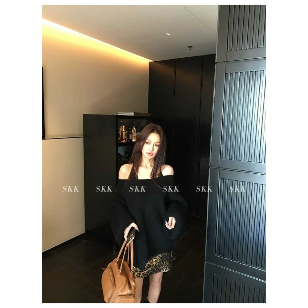 韓國女裝 Minette 寬鬆慵懶風一字領斜肩毛衣-細節圖5