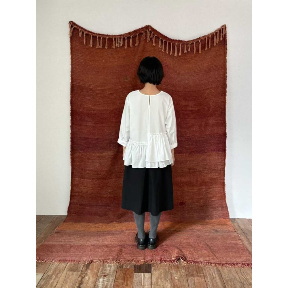 韓國女裝 Caroline 不對稱打摺娃娃衫上衣-細節圖2