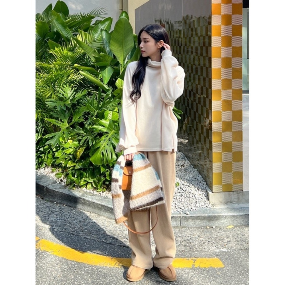 韓國女裝 Cornershop 坑條金貂皮直筒褲-細節圖2