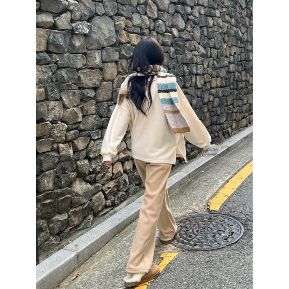 韓國女裝 Cornershop 坑條金貂皮直筒褲-細節圖4