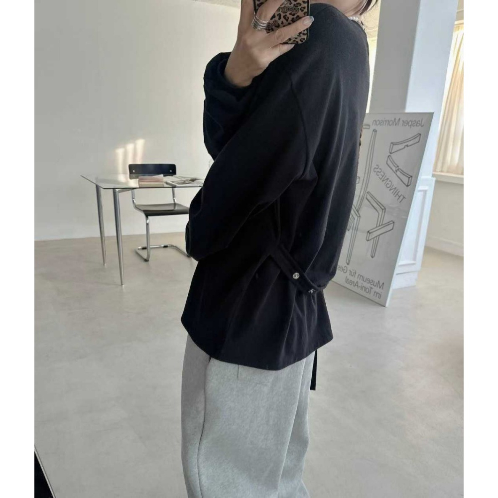 韓國女裝 Blackfriday 腰邊釘扣帶長版字母t-細節圖6