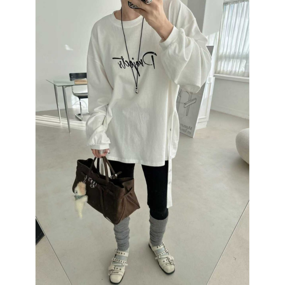 韓國女裝 Blackfriday 腰邊釘扣帶長版字母t-細節圖9