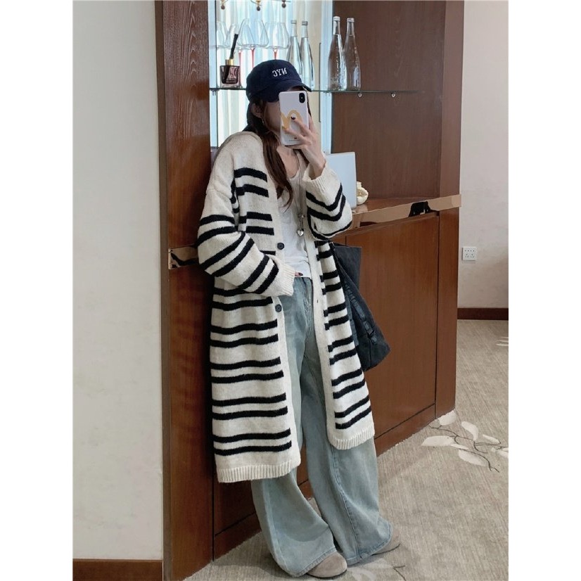 韓國女裝 Minette 慵懶條紋連帽針織超長款外套-細節圖5