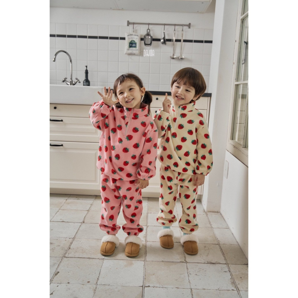 正韓童裝 DAJOA 草莓滿滿草莓套裝-細節圖2