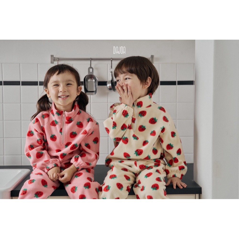 正韓童裝 DAJOA 草莓滿滿草莓套裝-細節圖5
