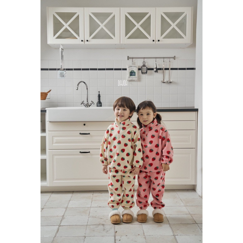 正韓童裝 DAJOA 草莓滿滿草莓套裝-細節圖10
