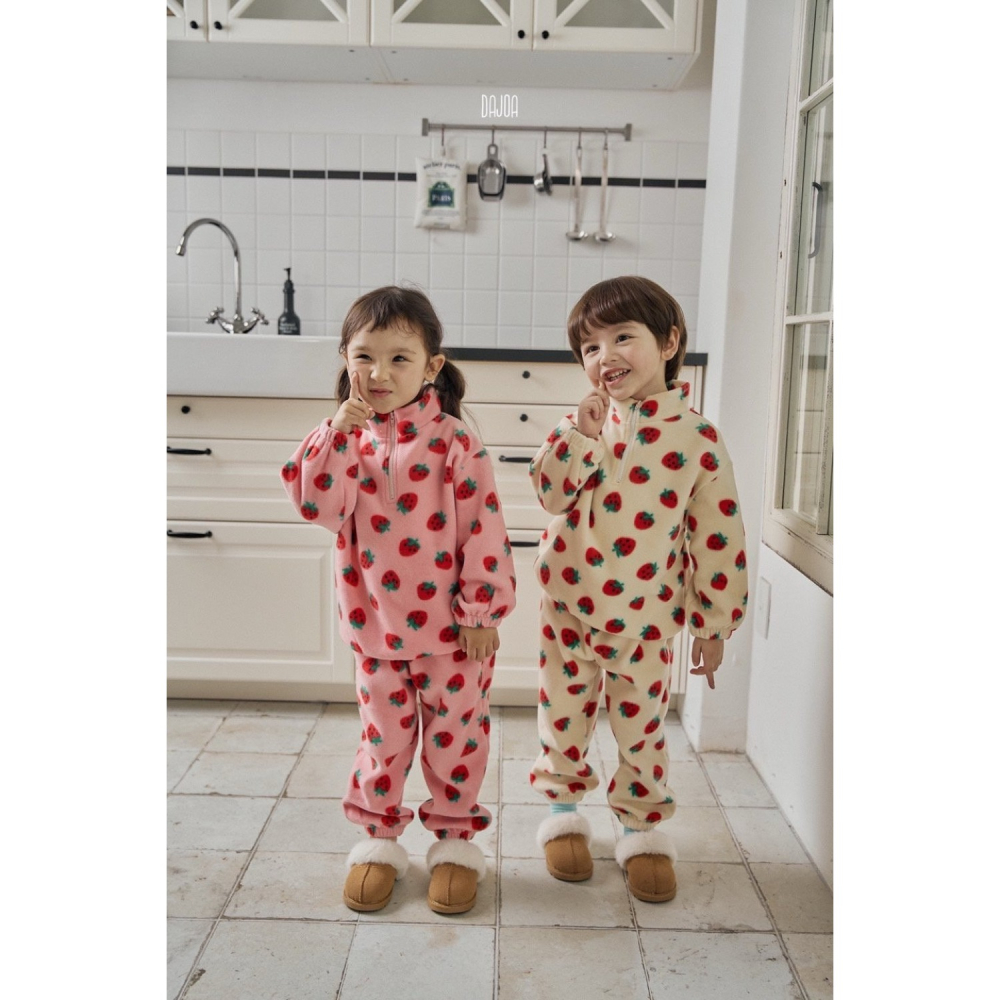 正韓童裝 DAJOA 草莓滿滿草莓套裝-細節圖11