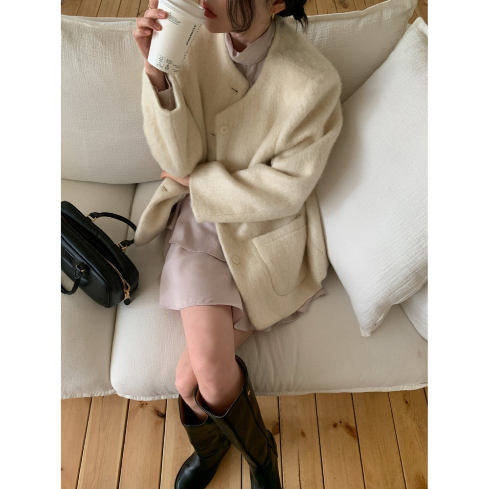 韓國女裝 Ouir 歐膩溫柔小姐姐風無領羊毛保暖外套-細節圖9