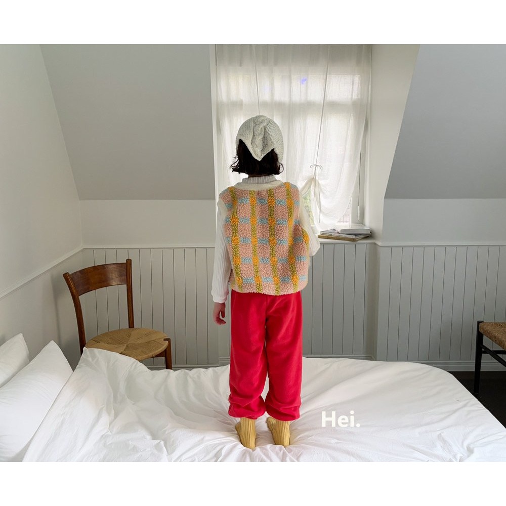 正韓童裝 Hei 繽紛格紋羊羔毛背心-細節圖4