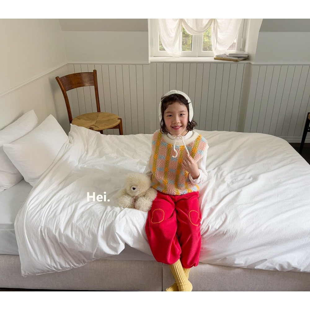 正韓童裝 Hei 繽紛格紋羊羔毛背心-細節圖6