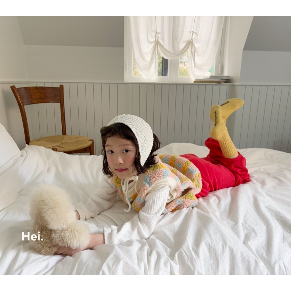 正韓童裝 Hei 繽紛格紋羊羔毛背心-細節圖7