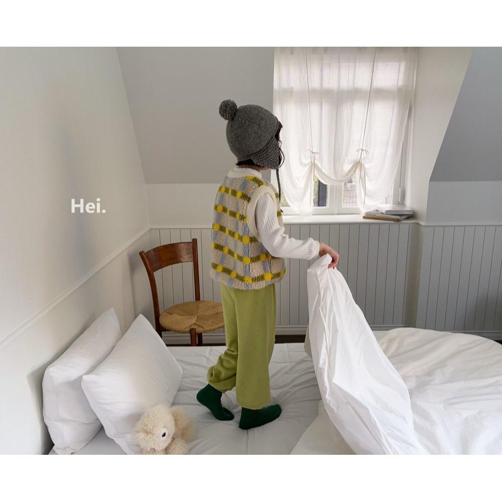 正韓童裝 Hei 繽紛格紋羊羔毛背心-細節圖9