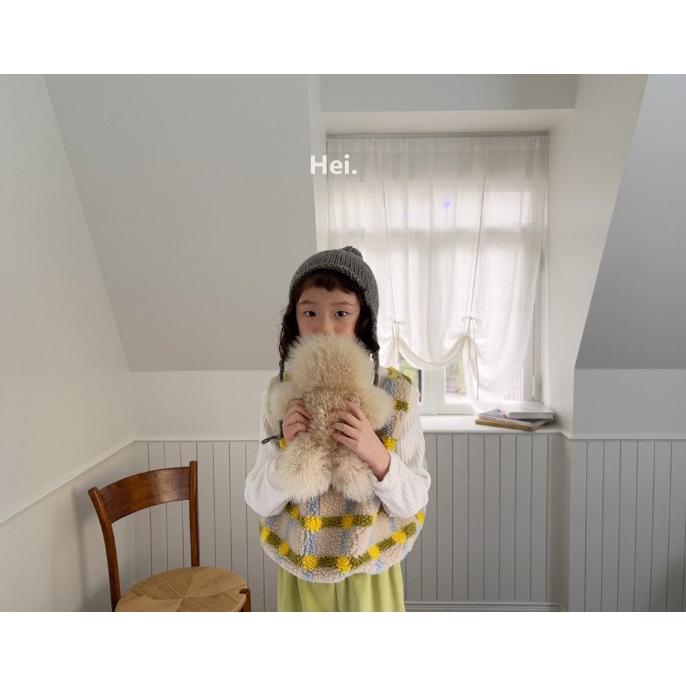 正韓童裝 Hei 繽紛格紋羊羔毛背心-細節圖11